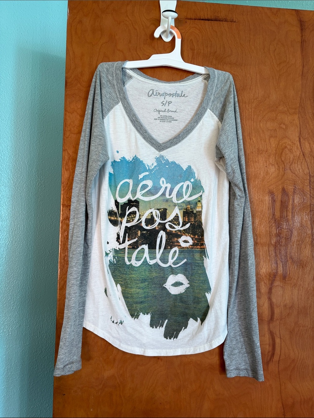 Aeropostale White & Gray V-Neck Raglan Graphic Long Sleeve Tee
